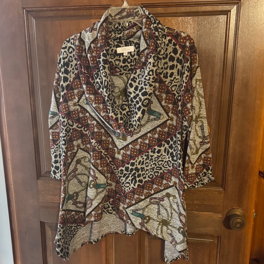 New Directions Black and Gray Patterned Top